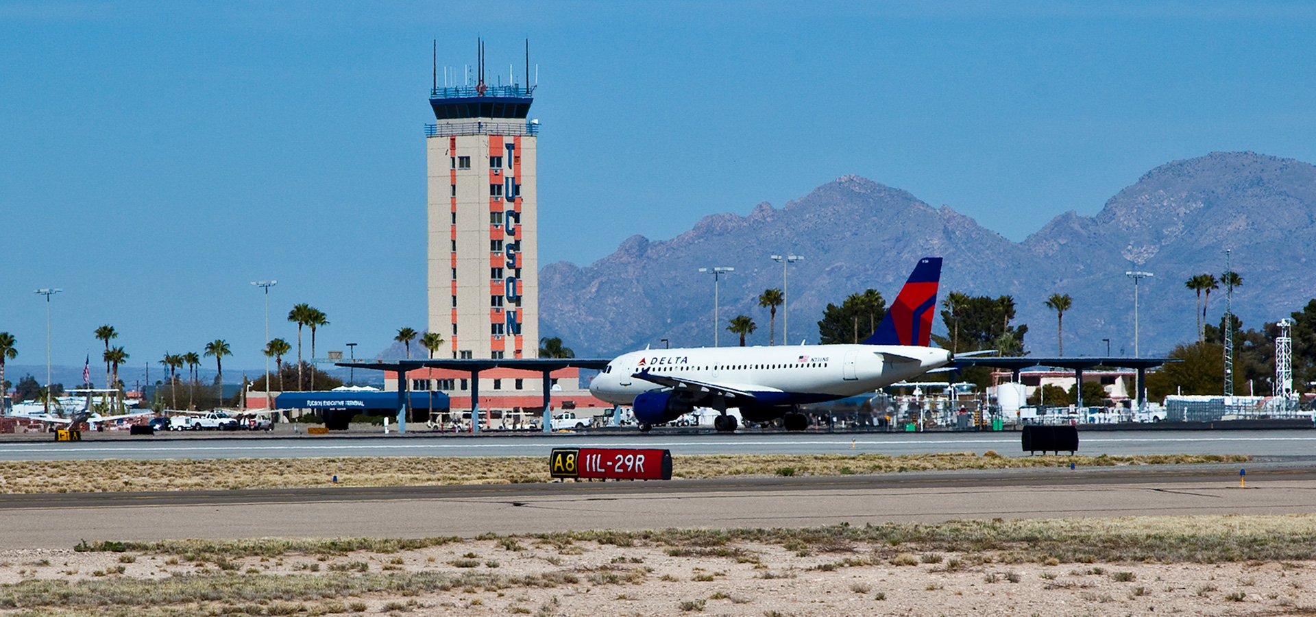 phoenixshuttle airport shuttle slide2